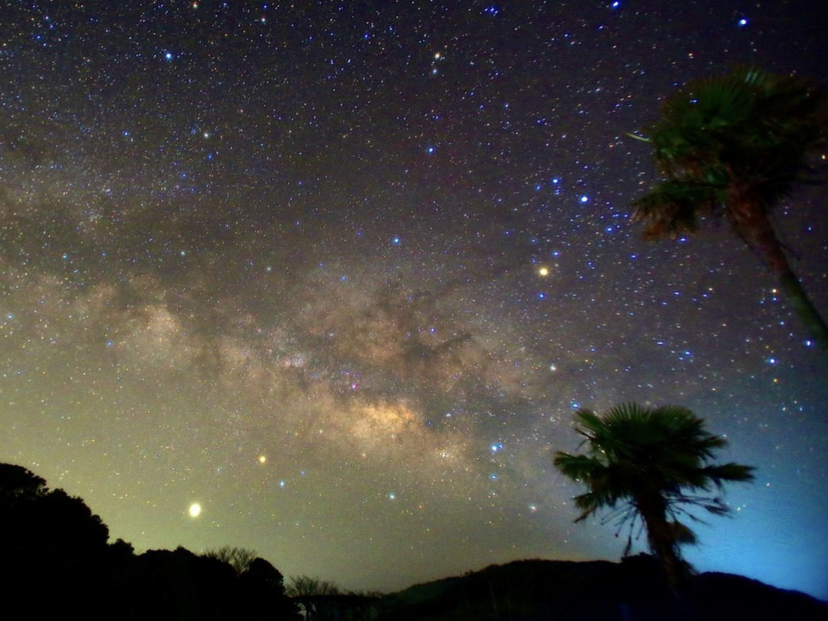 夜空と星