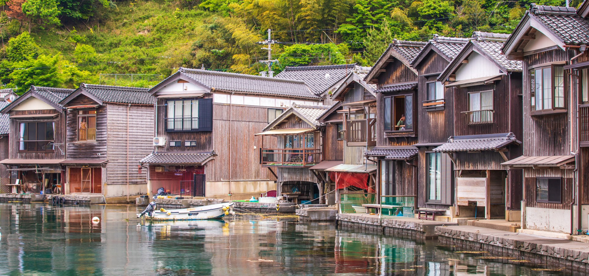 伊根湾と舟屋の風景